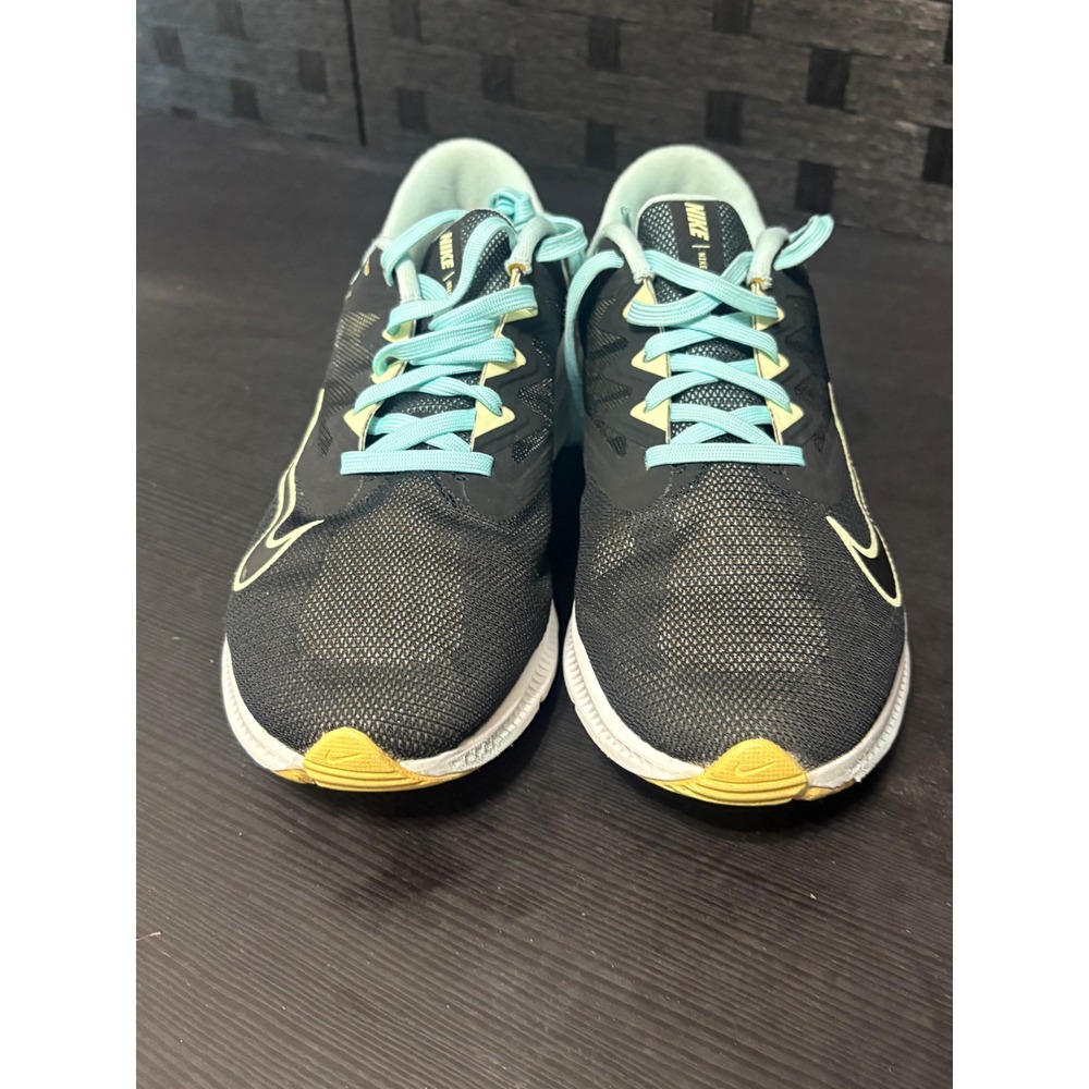 NIke women's quest 3 size 9